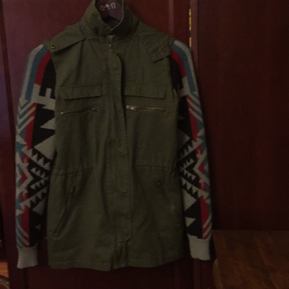 XS fall jacket. Lined with hood. Knitted sleeves